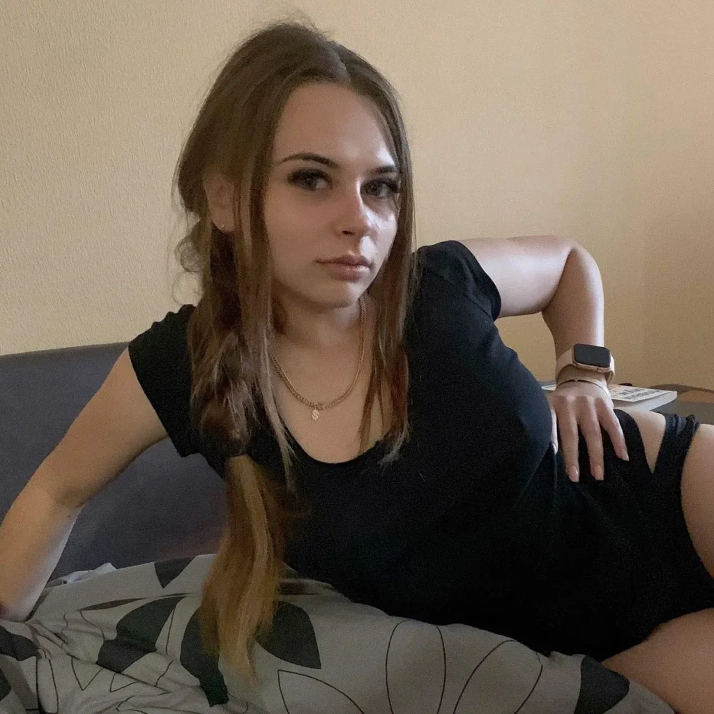 Новаковская слив фото грудь и секси ножки засветы