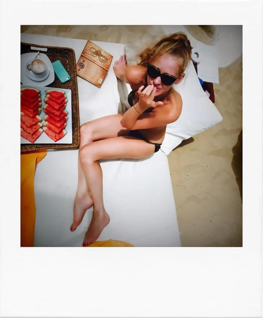 Светлана Ходченкова слив фото попа в купальнике секси ножки