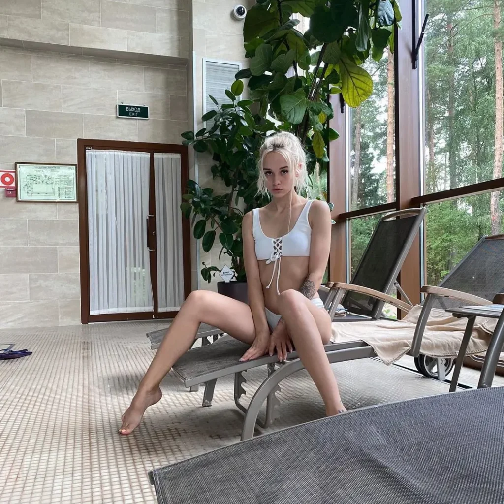 Диана Шурыгина горячие сиськи в купальнике секси фигура