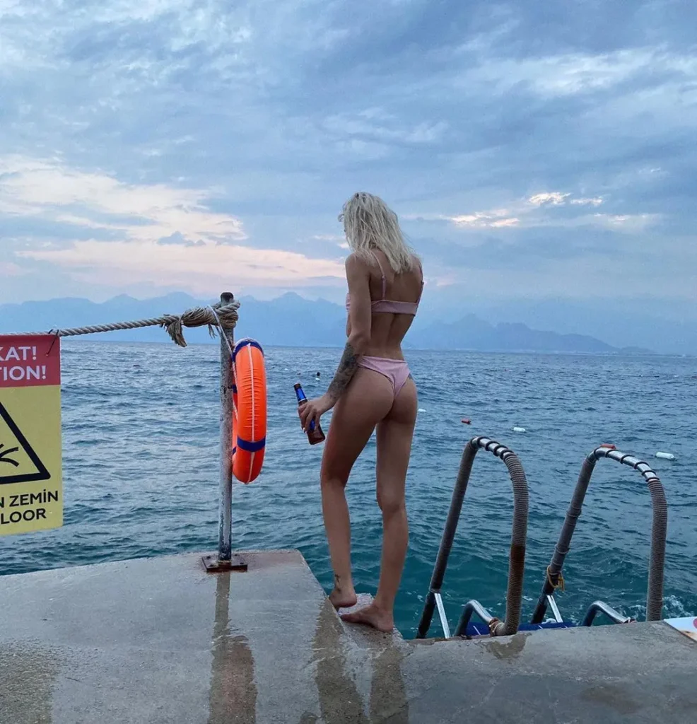 Диана Шурыгина горячие сиськи в купальнике секси фигура