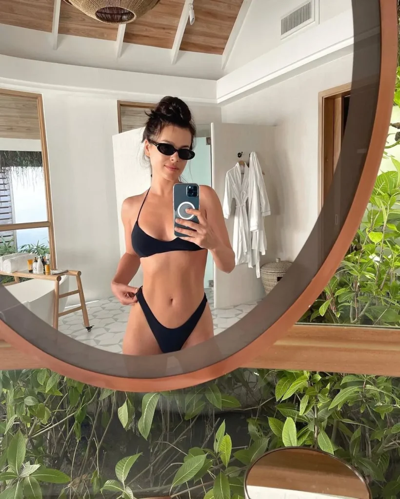 Елена Темникова слив фото грудь в купальнике
