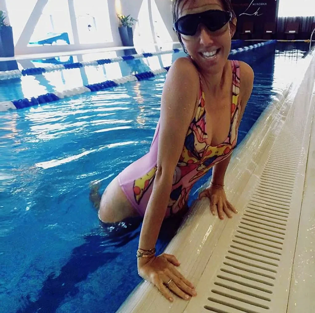 Ксения Собчак грудь в купальнике и секси фигура